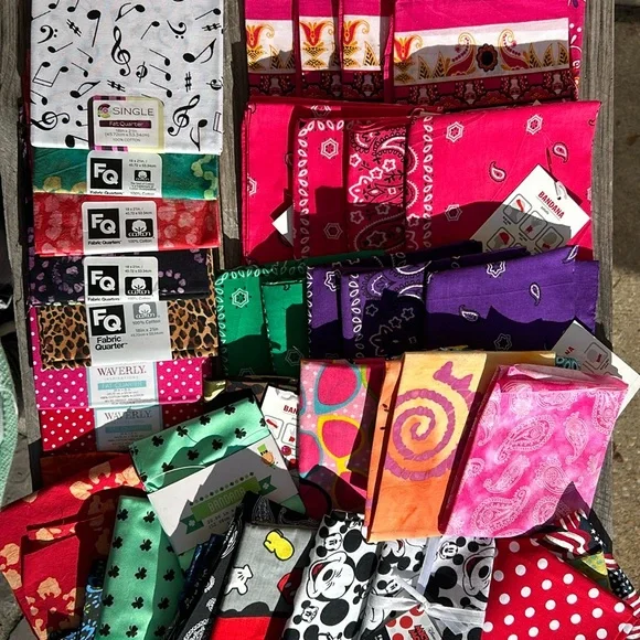 Fat quarter fabric cotton & ornamental floral bandannas fabric square assortment - Picture 2 of 5